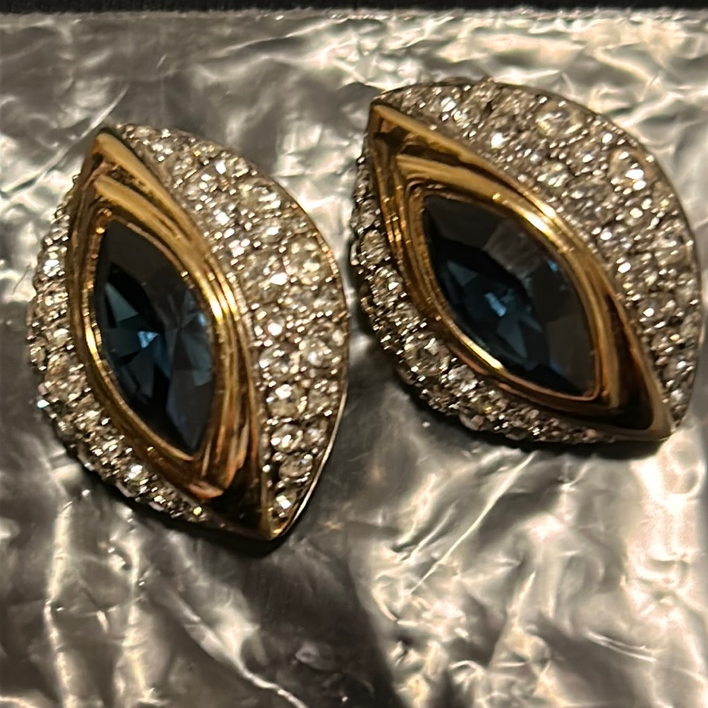 Nina Ricci Clip On Earrings